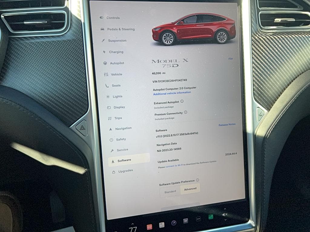 2017 Tesla Model X view 9