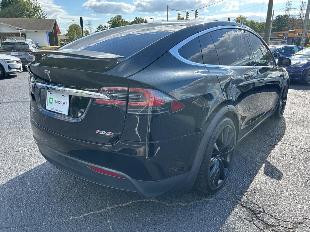 2017 Tesla Model X view 3