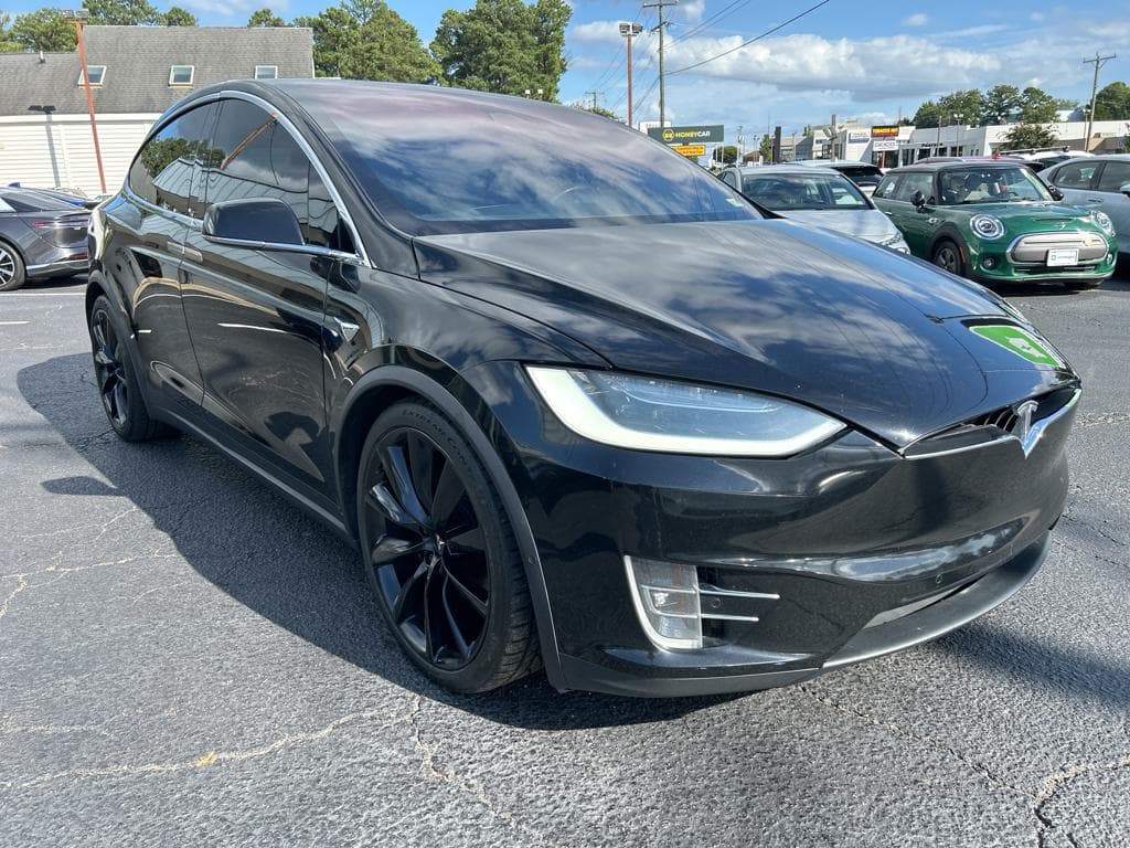 2017 Tesla Model X view 4