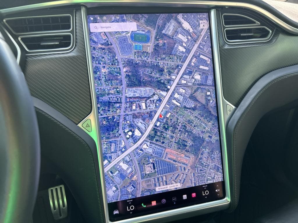 2017 Tesla Model X view 9