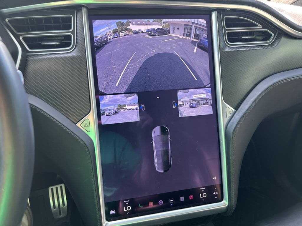 2017 Tesla Model X view 10