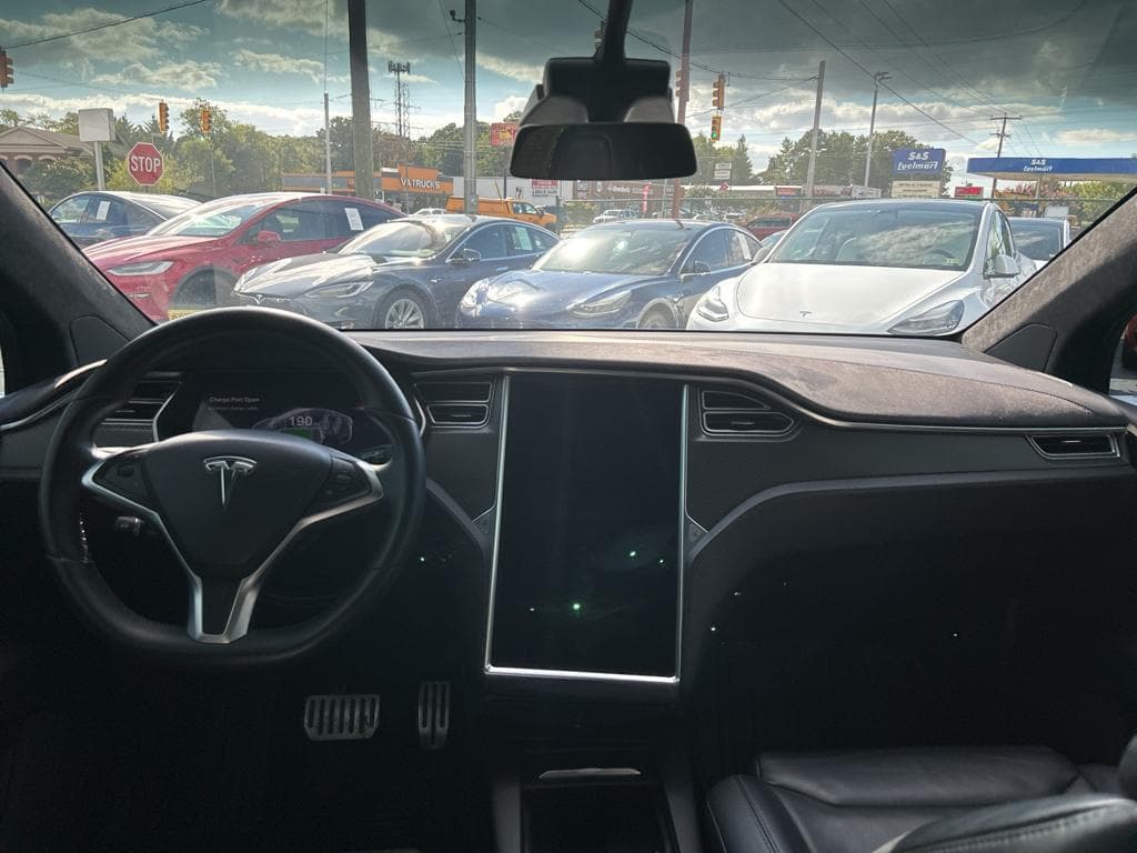 2017 Tesla Model X view 12