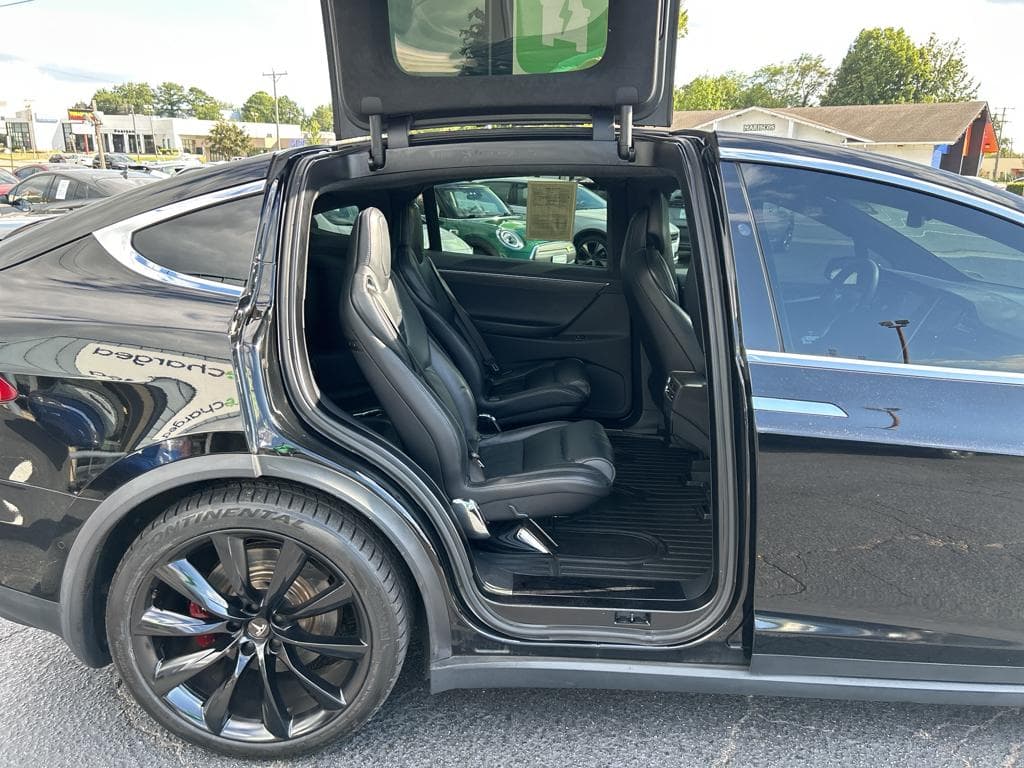 2017 Tesla Model X view 22