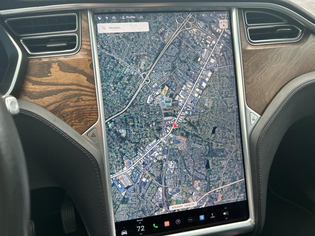 2017 Tesla Model X view 10