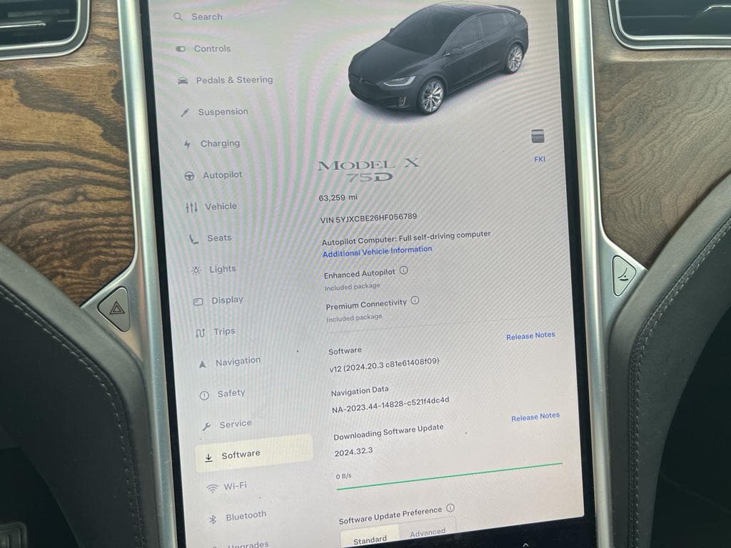 2017 Tesla Model X view 9