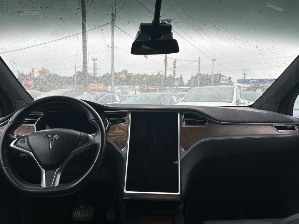 2017 Tesla Model X view 13