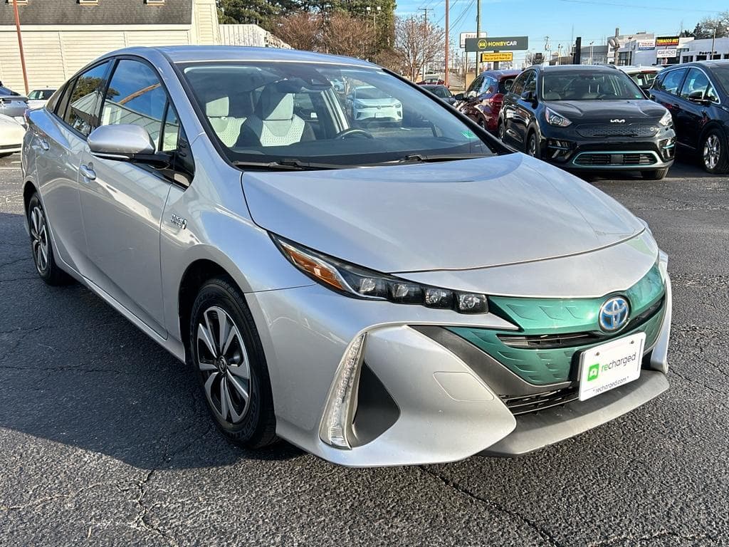 2017 Toyota Prius Prime view 4