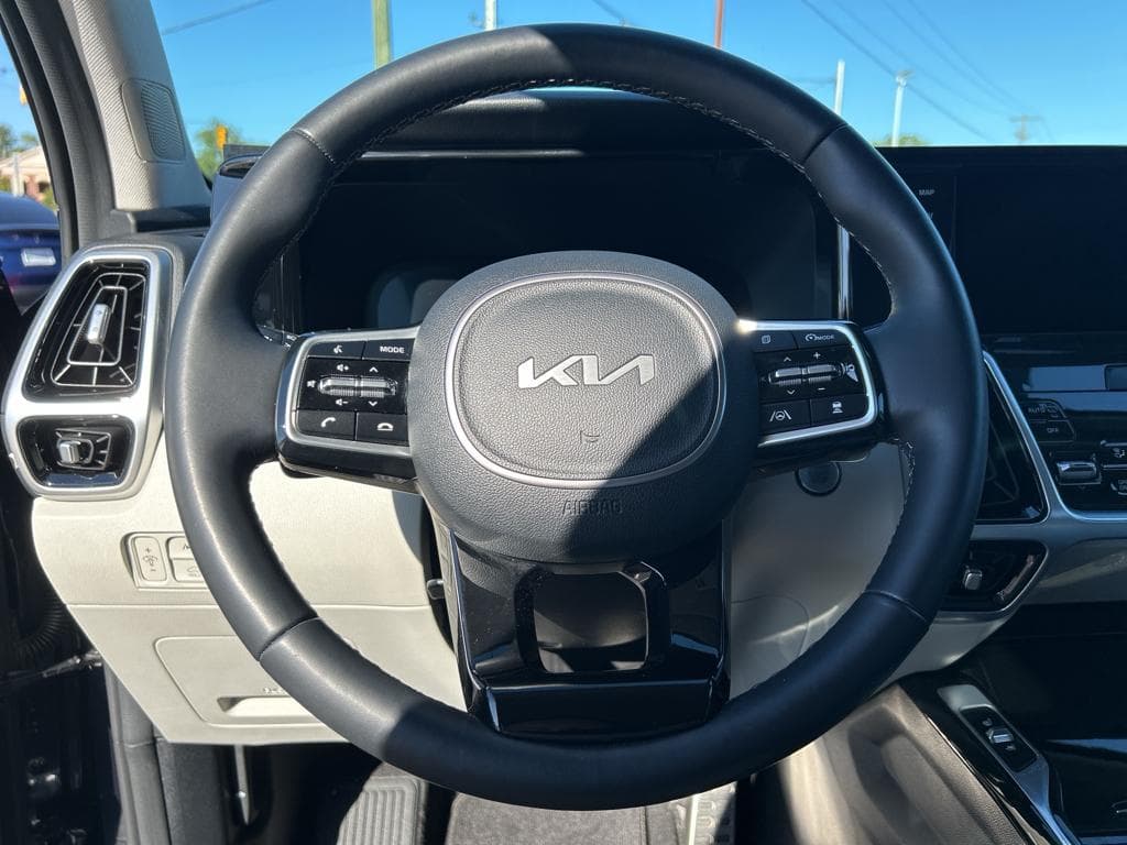 2022 Kia Sorento Plug-in Hybrid view 8