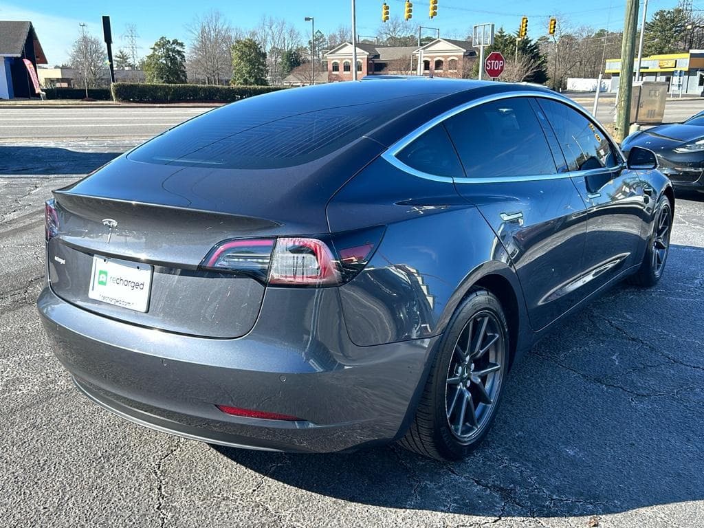 2018 Tesla Model 3 view 3