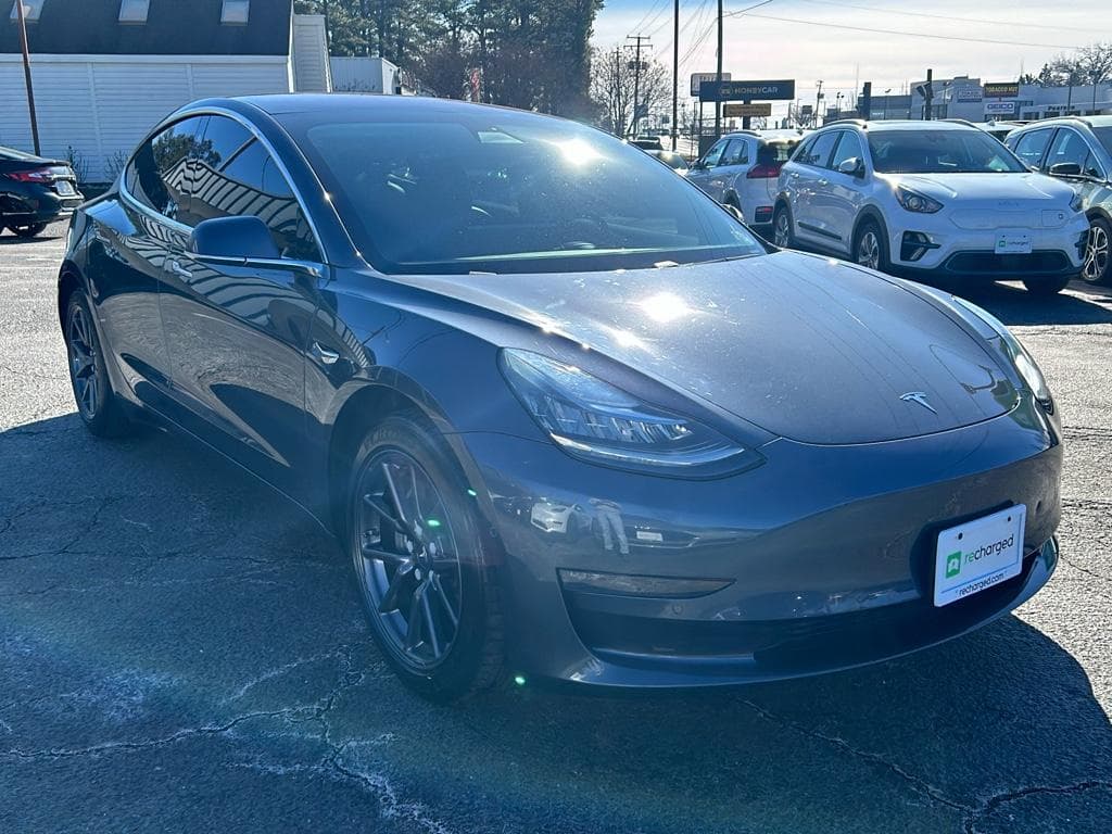 2018 Tesla Model 3 view 4