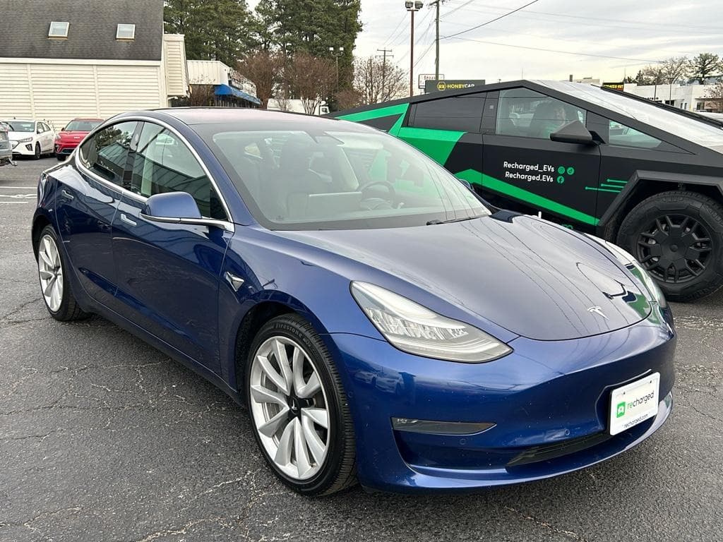 2018 Tesla Model 3 view 4