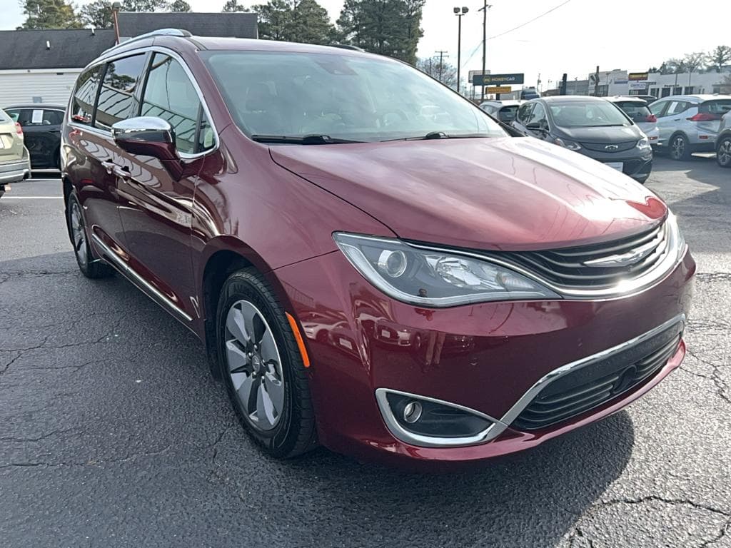 2018 Chrysler Pacifica view 4