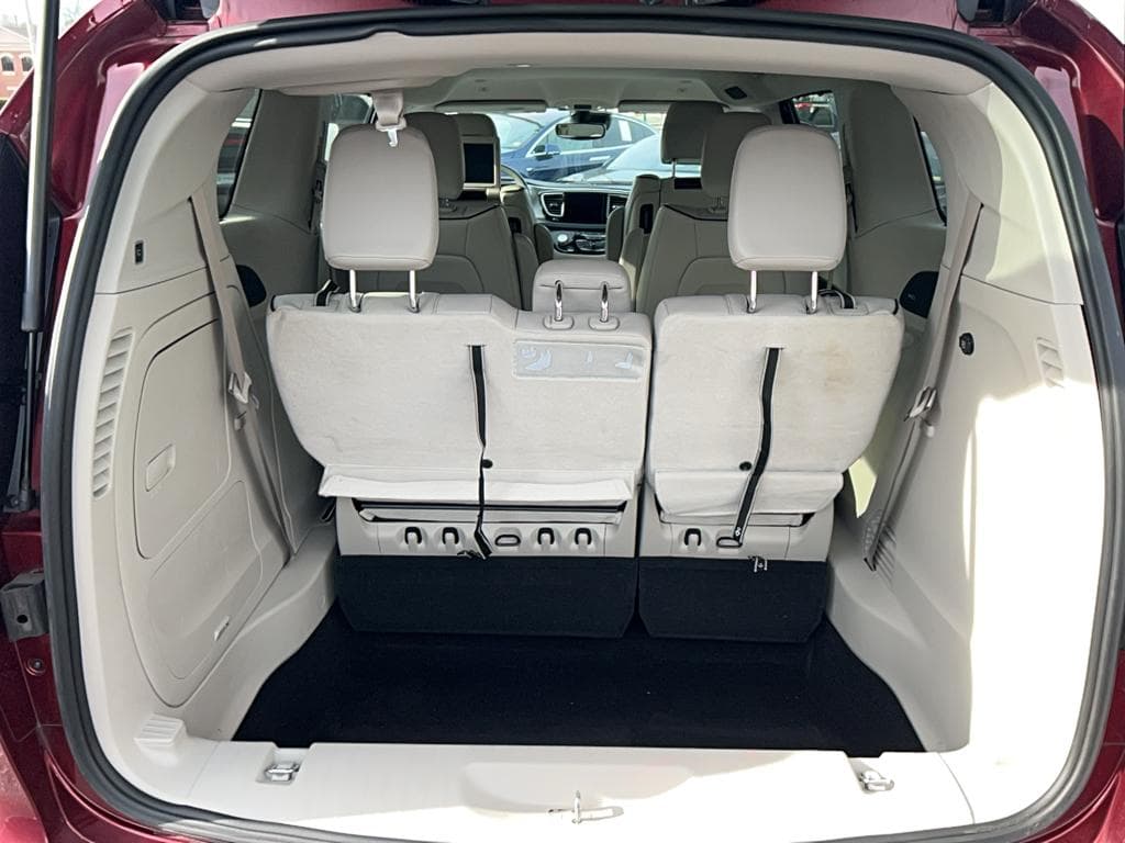 2018 Chrysler Pacifica view 22