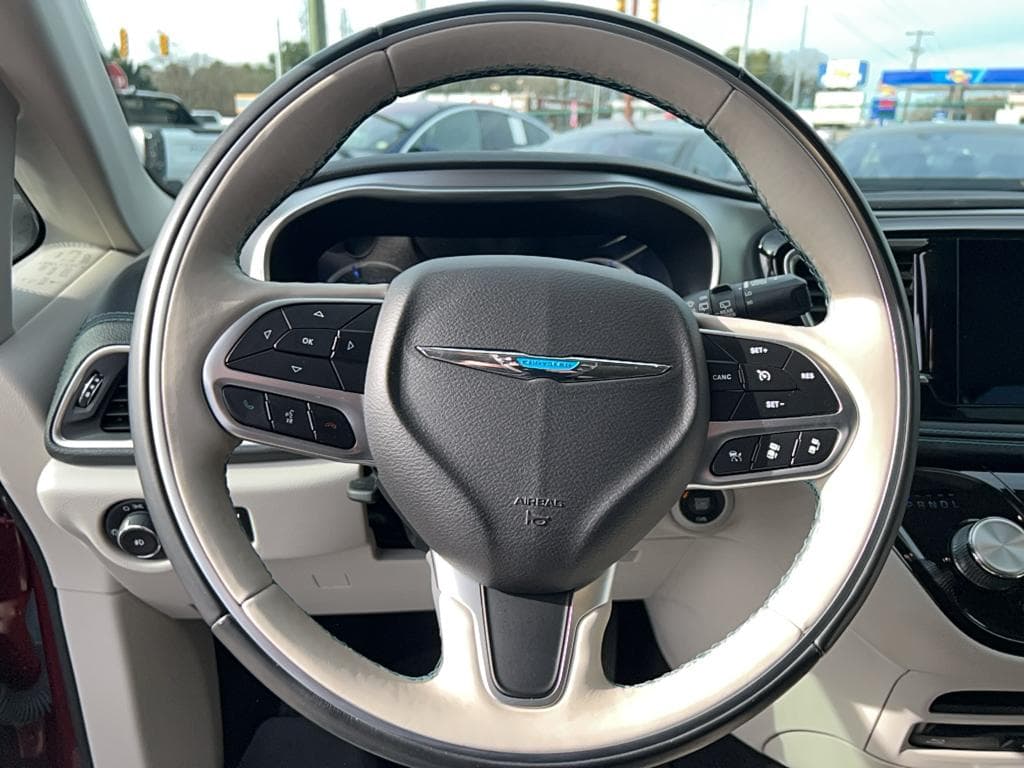 2018 Chrysler Pacifica view 8