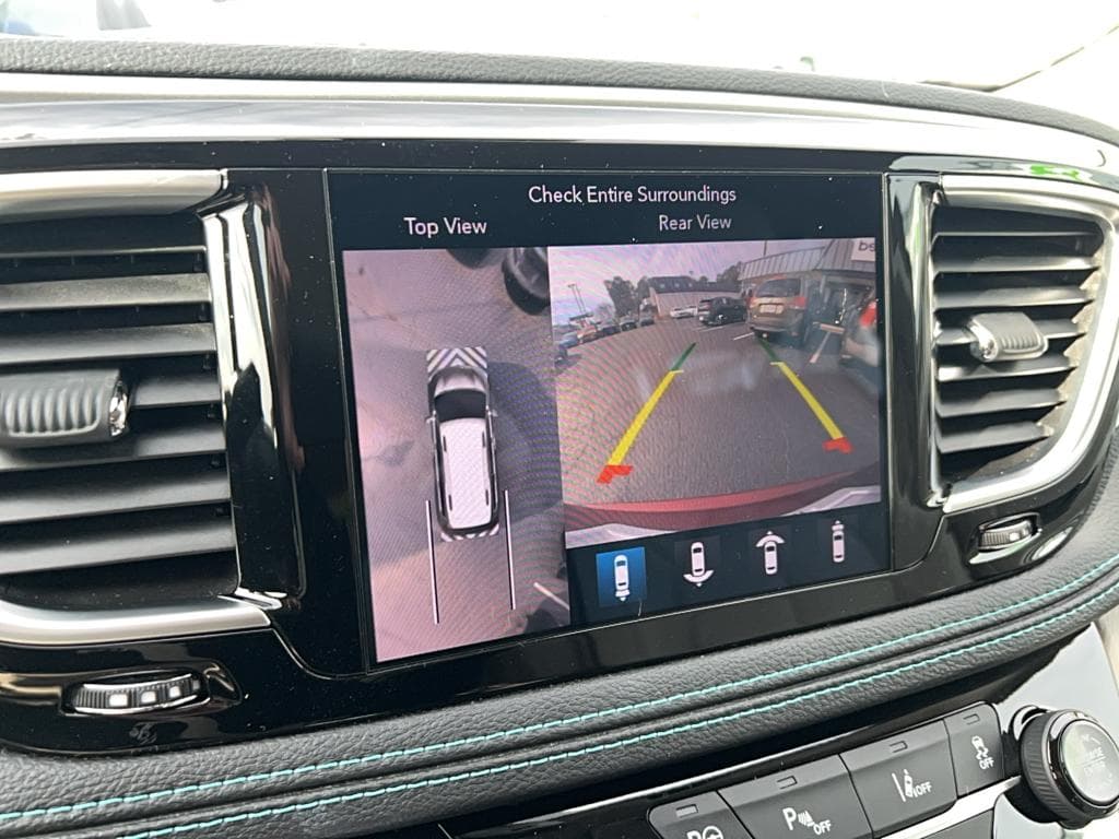 2018 Chrysler Pacifica view 10