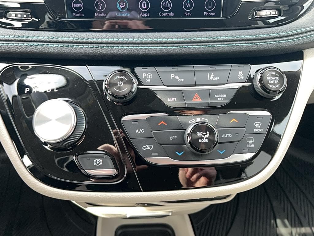 2018 Chrysler Pacifica view 13