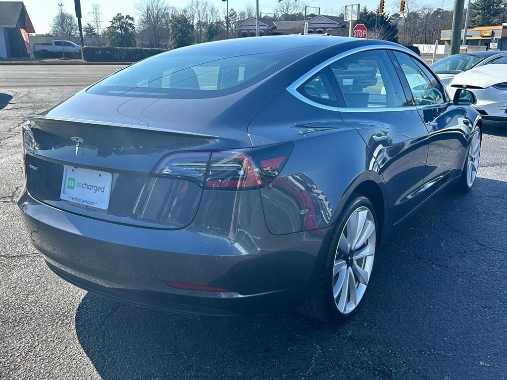 2018 Tesla Model 3 view 3