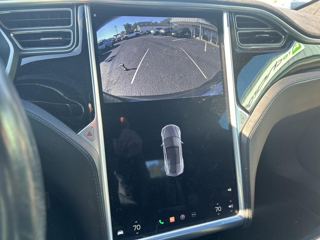 2015 Tesla Model S view 11