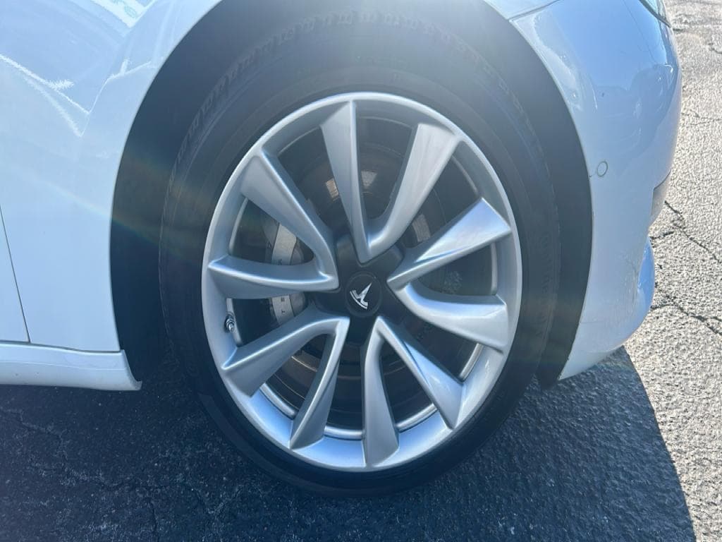 2018 Tesla Model 3 view 28