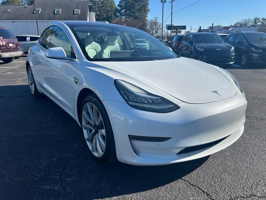 2018 Tesla Model 3 view 4