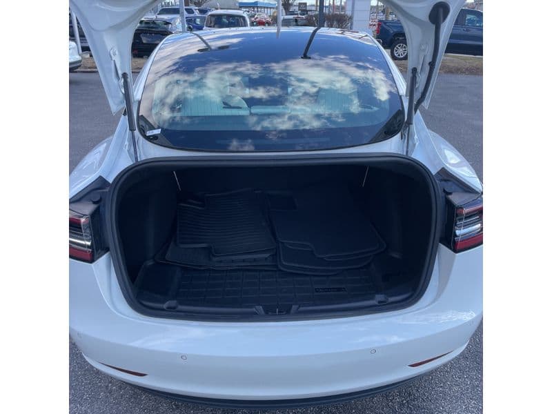 2018 Tesla Model 3 view 8