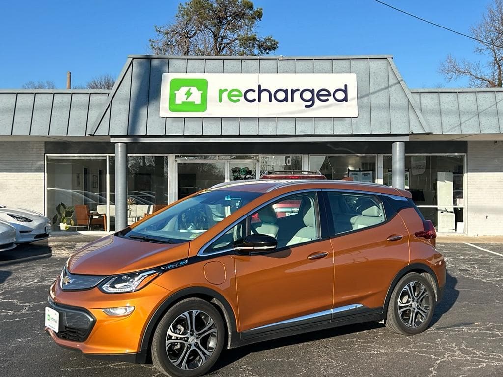 2018 Chevrolet Bolt EV view 3