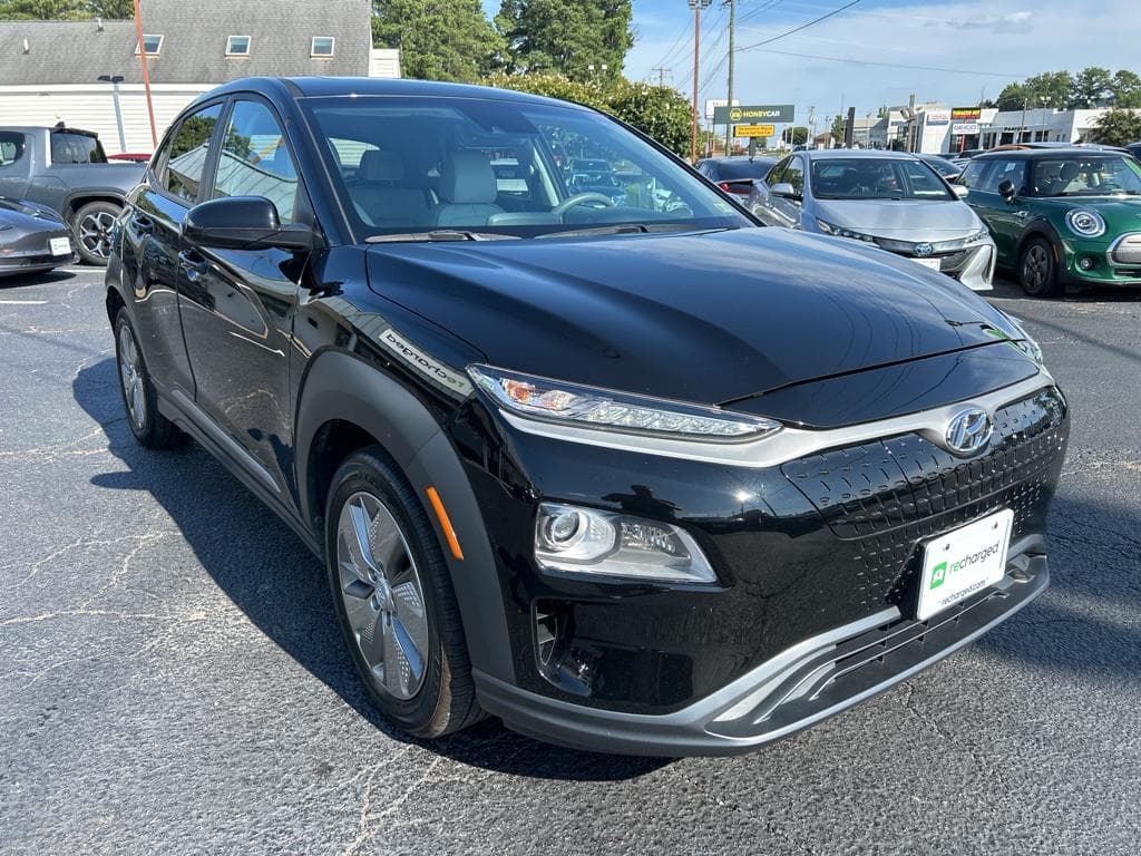 2021 Hyundai Kona EV view 4