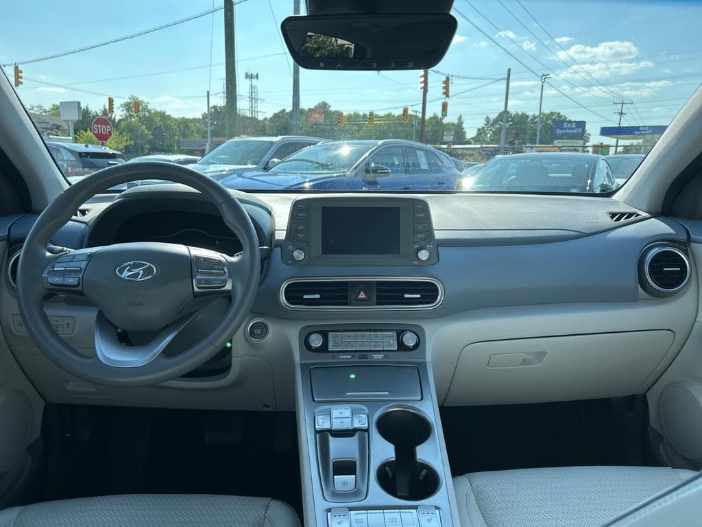 2021 Hyundai Kona EV view 13