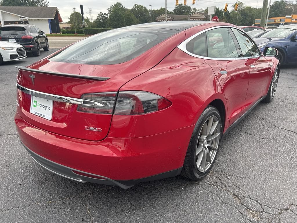 2016 Tesla Model S view 3