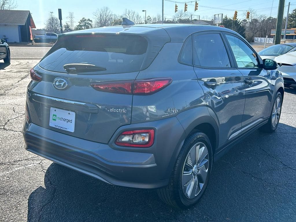 2021 Hyundai Kona EV view 3