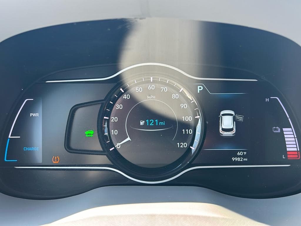 2021 Hyundai Kona EV view 9