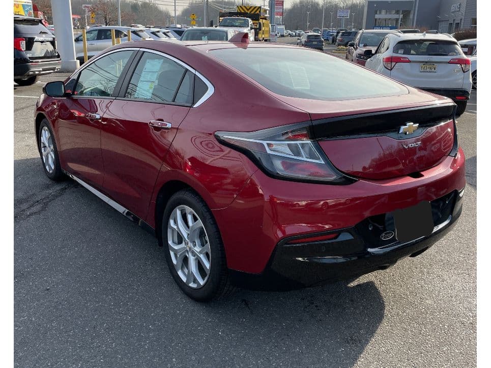 2018 Chevrolet Volt view 2