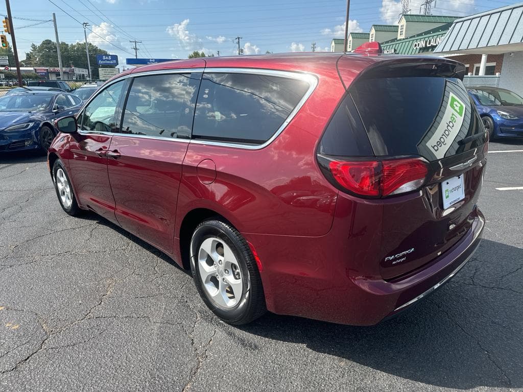 2018 Chrysler Pacifica view 2