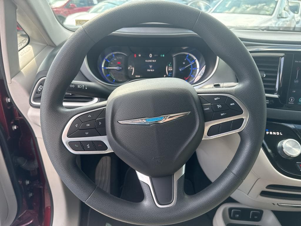 2018 Chrysler Pacifica view 8