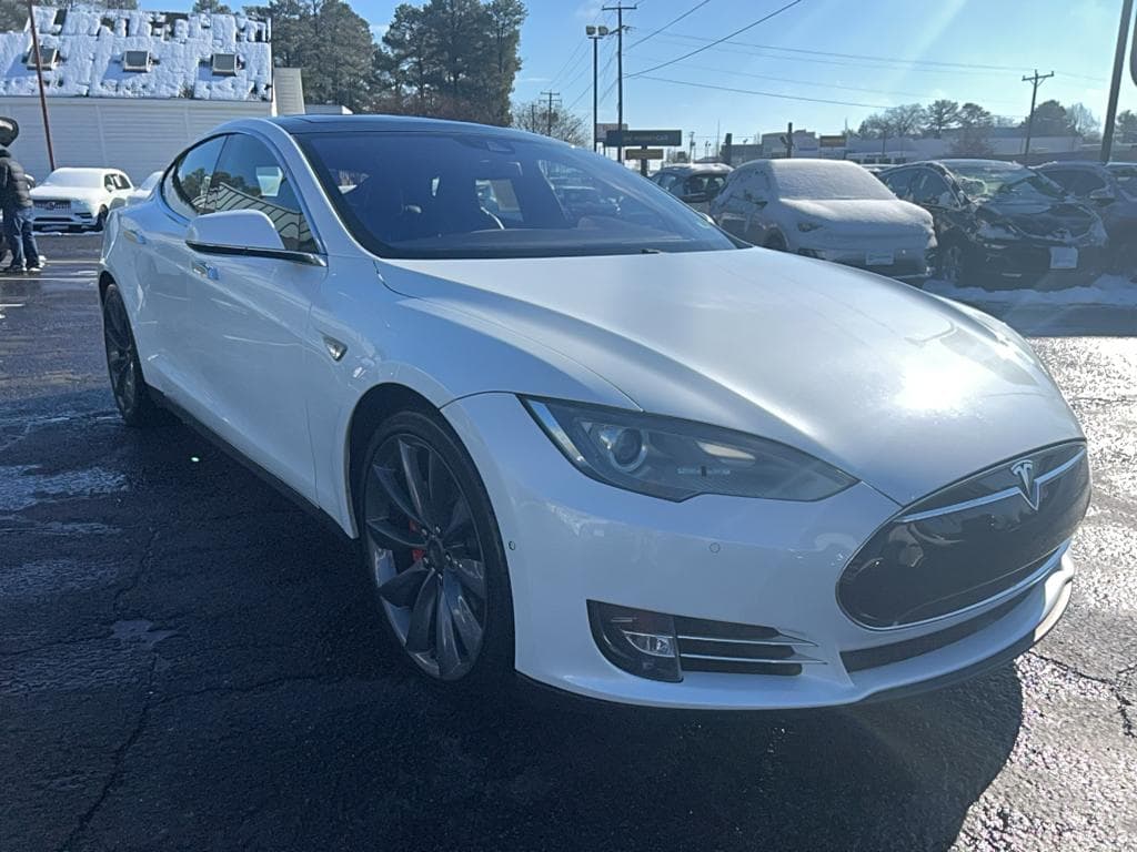 2016 Tesla Model S view 4