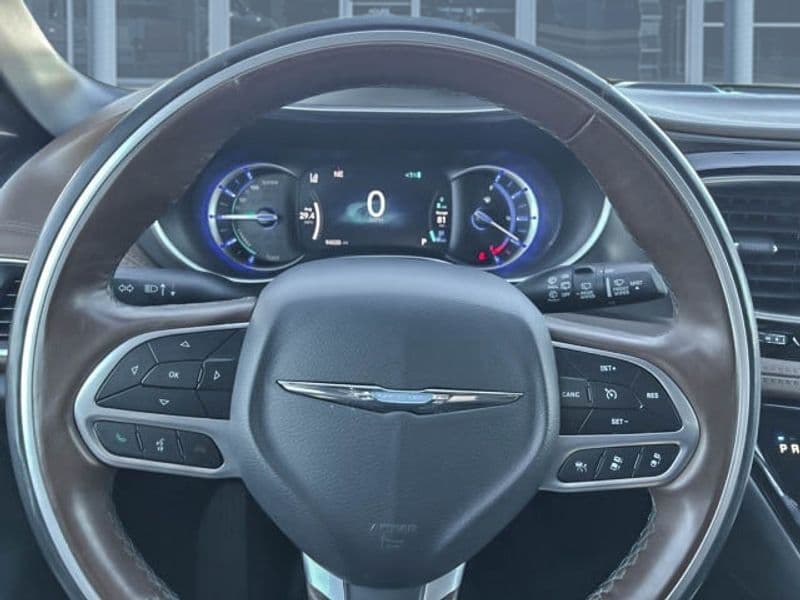 2020 Chrysler Pacifica view 11