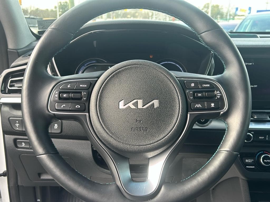 2022 Kia Niro EV view 8