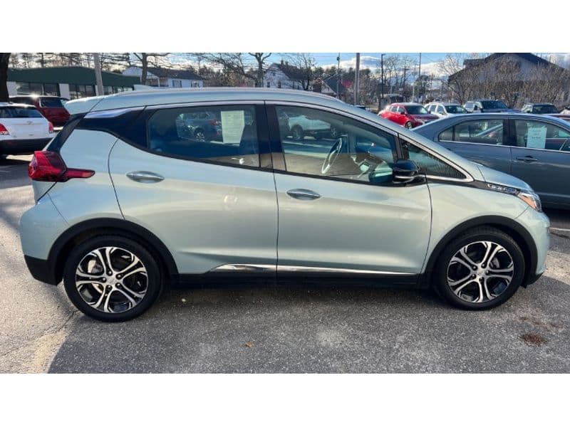 2019 Chevrolet Bolt EV view 2