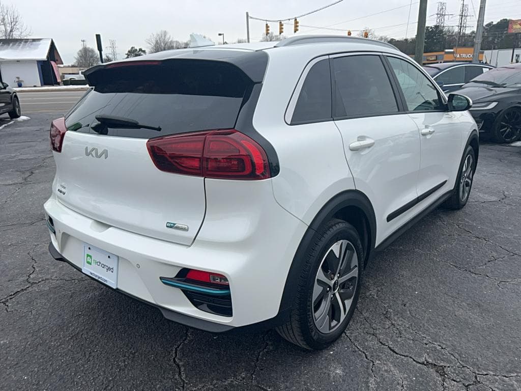 2022 Kia Niro EV view 3