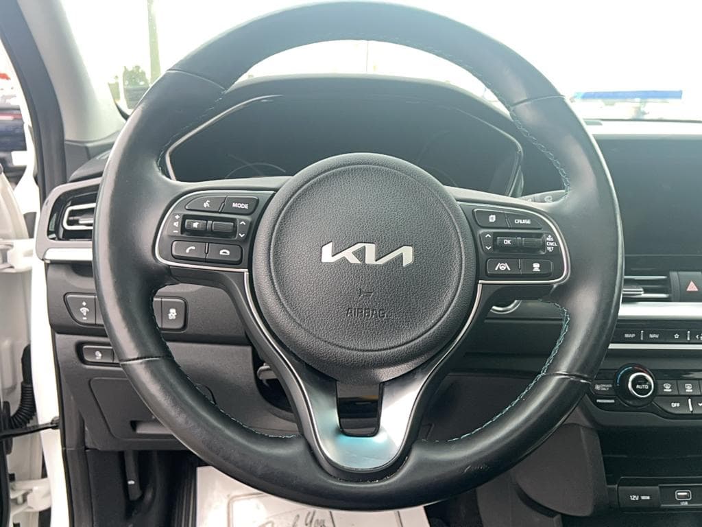 2022 Kia Niro EV view 8