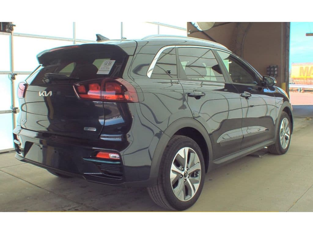 2022 Kia Niro EV view 3