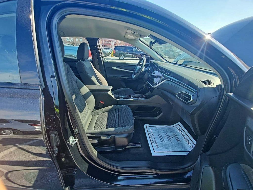 2023 Chevrolet Bolt EUV view 6