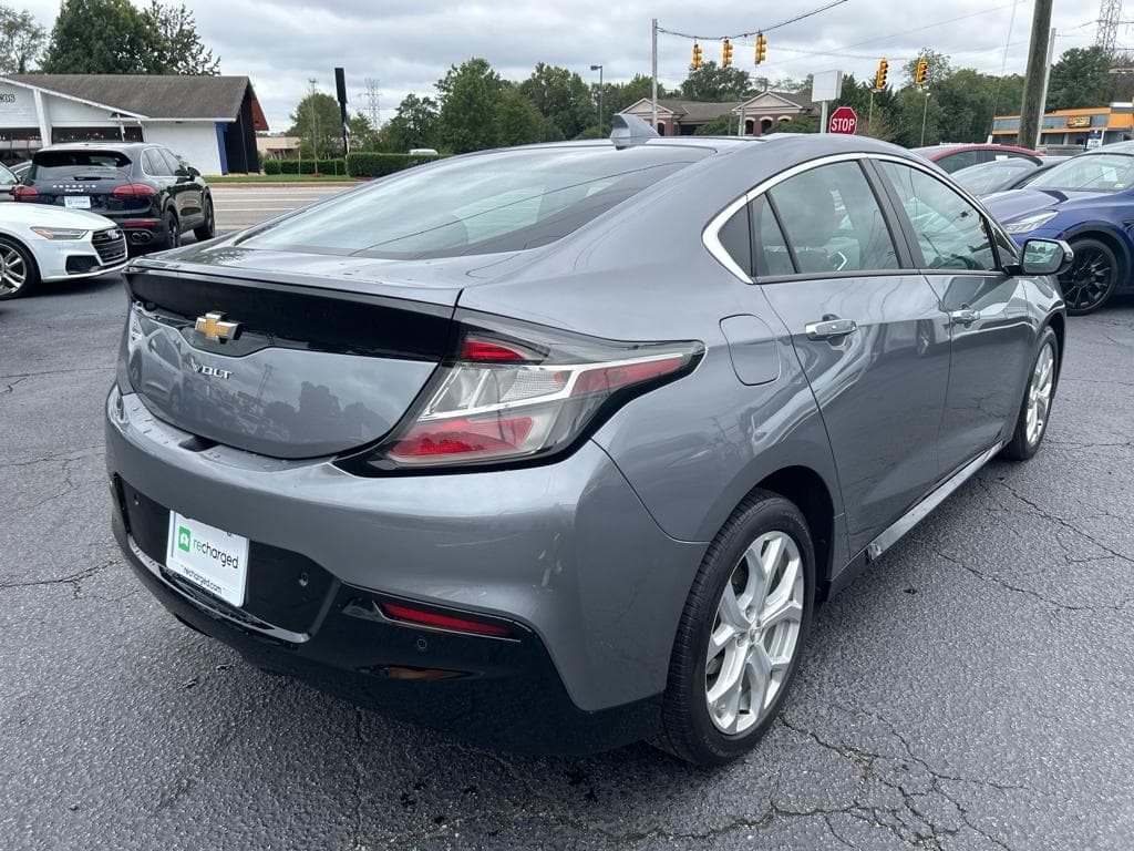 2018 Chevrolet Volt view 3