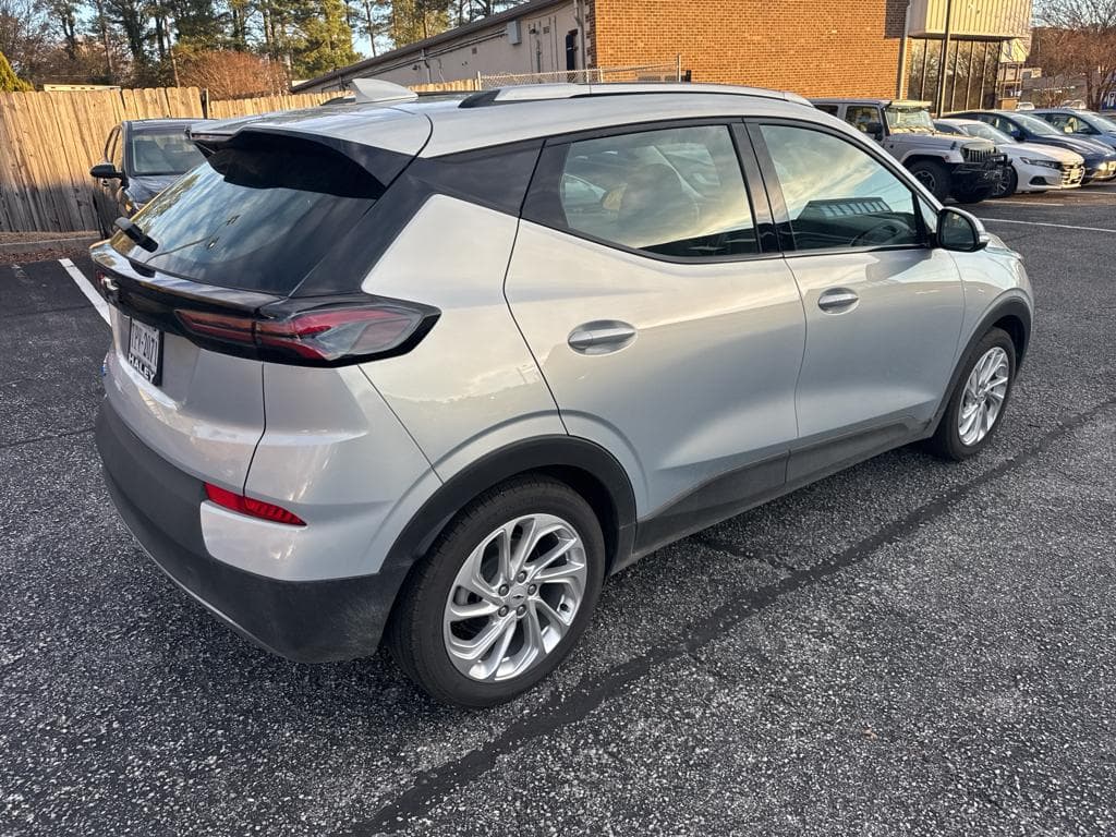 2023 Chevrolet Bolt EUV view 3