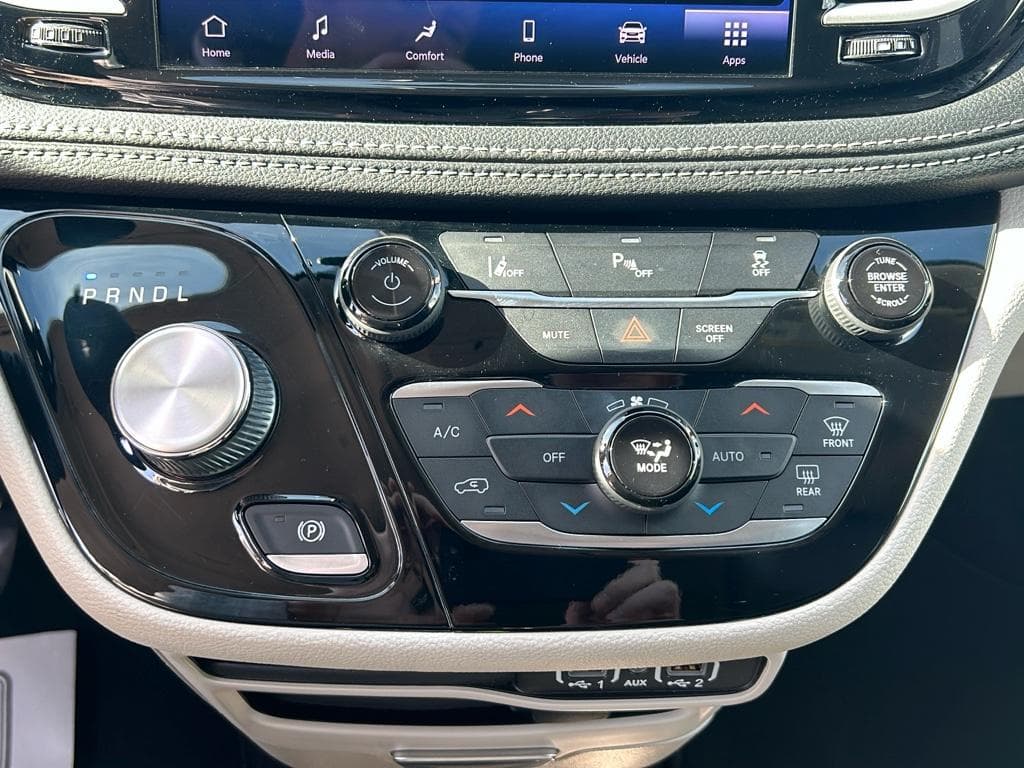 2022 Chrysler Pacifica view 13