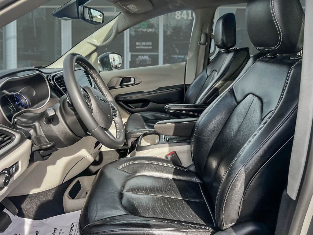 2022 Chrysler Pacifica view 11