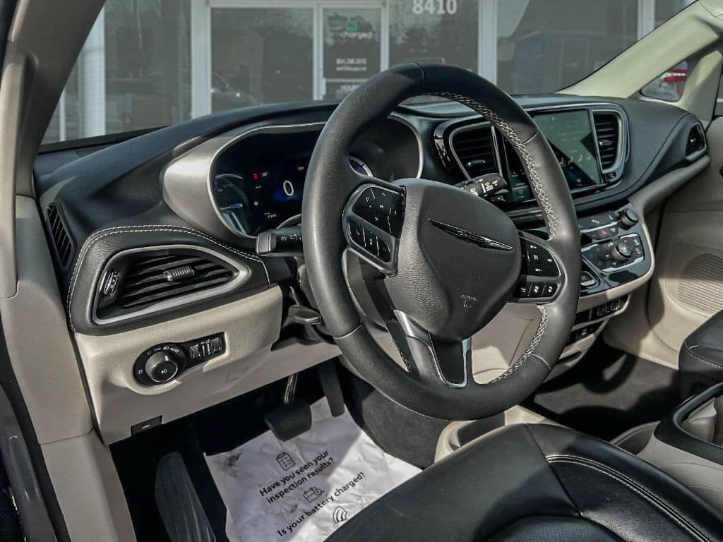 2022 Chrysler Pacifica view 14