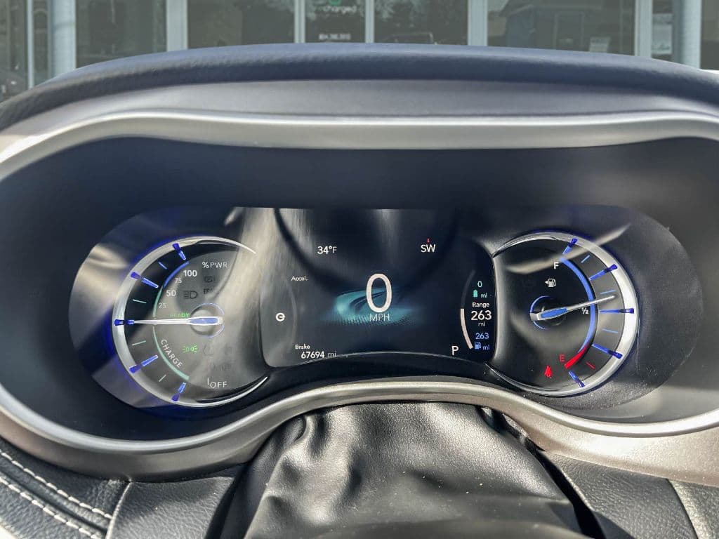 2022 Chrysler Pacifica view 19