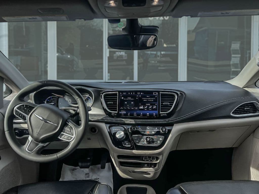 2022 Chrysler Pacifica view 20