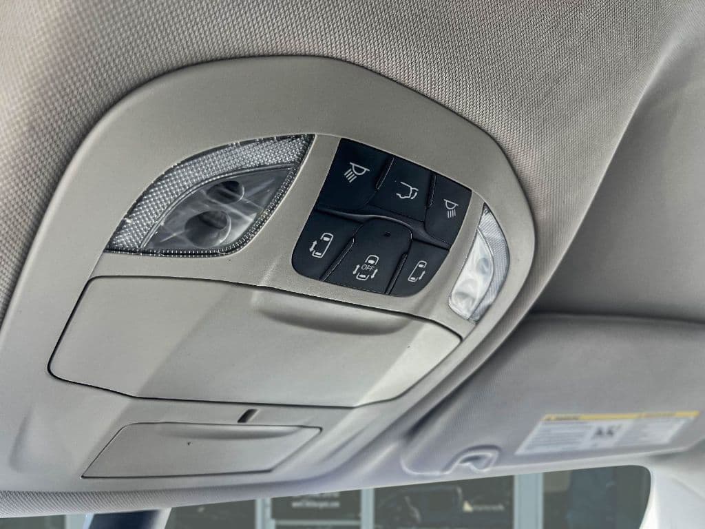 2022 Chrysler Pacifica view 25